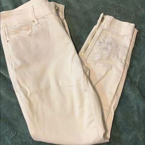 Size 6P white Capri pants